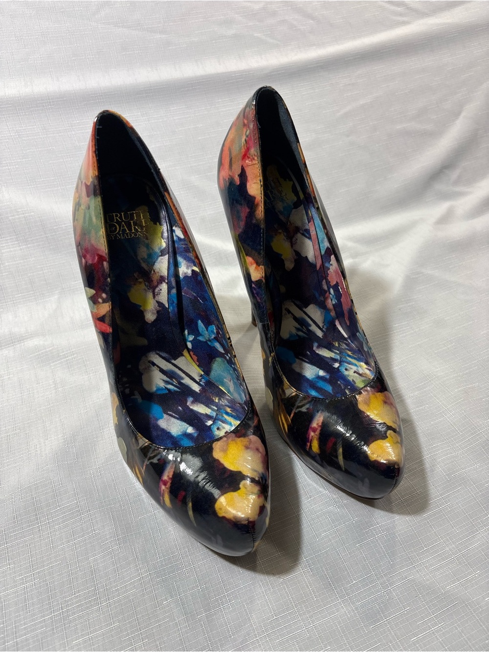 Size 10 -Truth or Dare by Madonna Desroches floral patent leather platform pumps